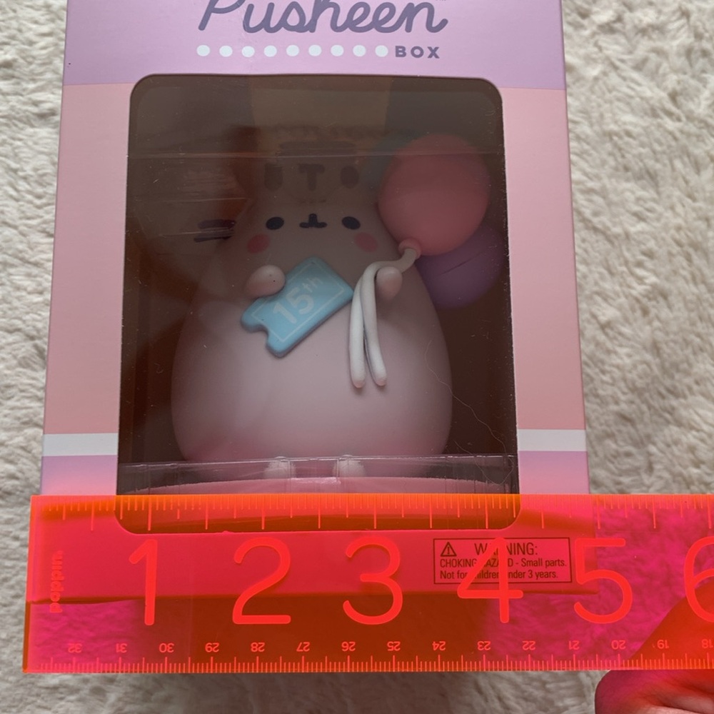 15th Anniversary Pusheen Vinyl Figure Pusheen Box Exclusive - Picture 5 of 6